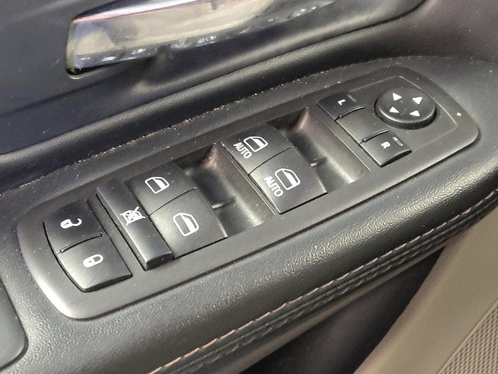 Used 2018 Dodge Grand Caravan SE w/ UConnect Hands-Free Group image 27