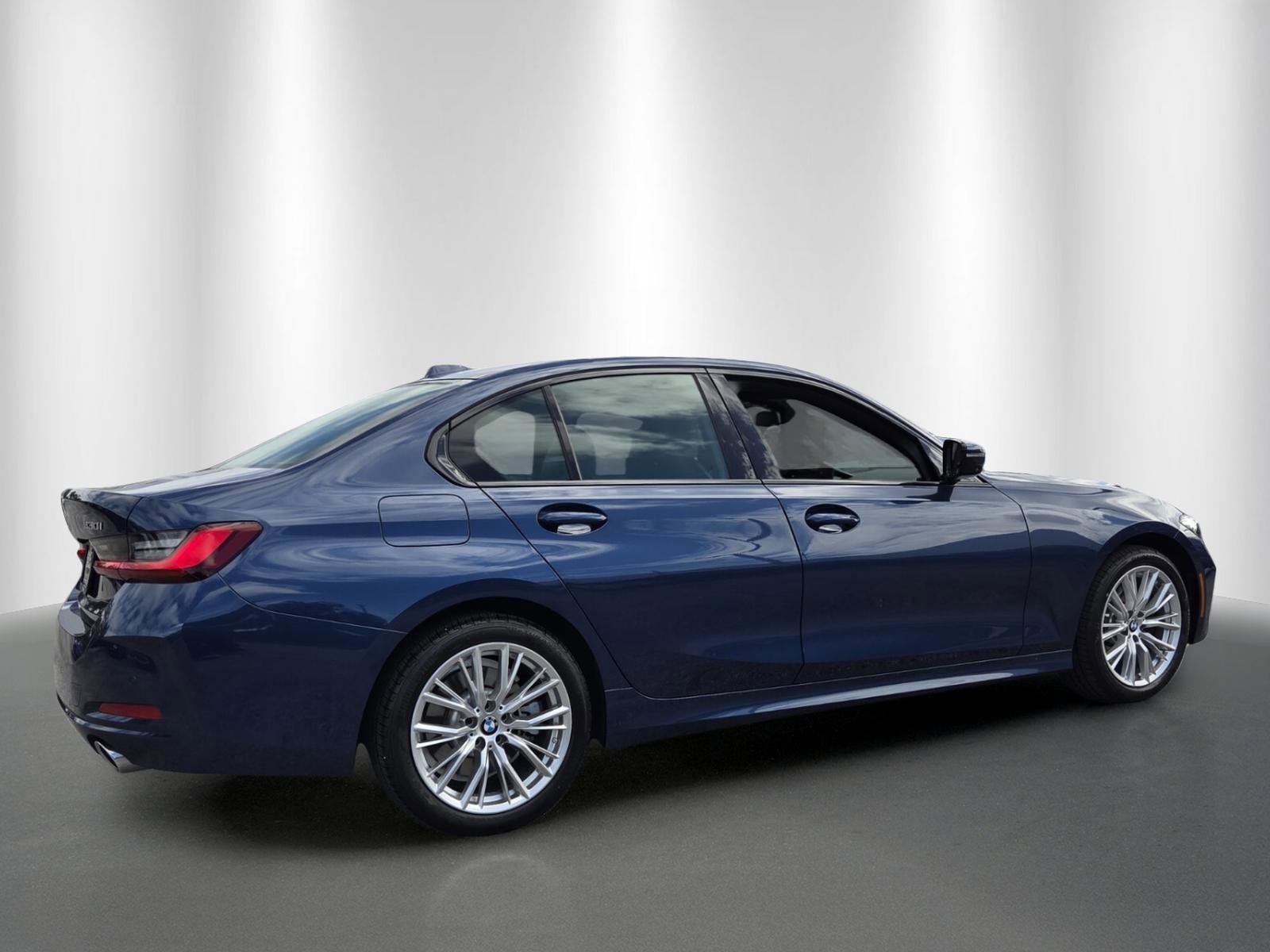 Used 2023 BMW 330i Sedan w/ Premium Package RWD image 7