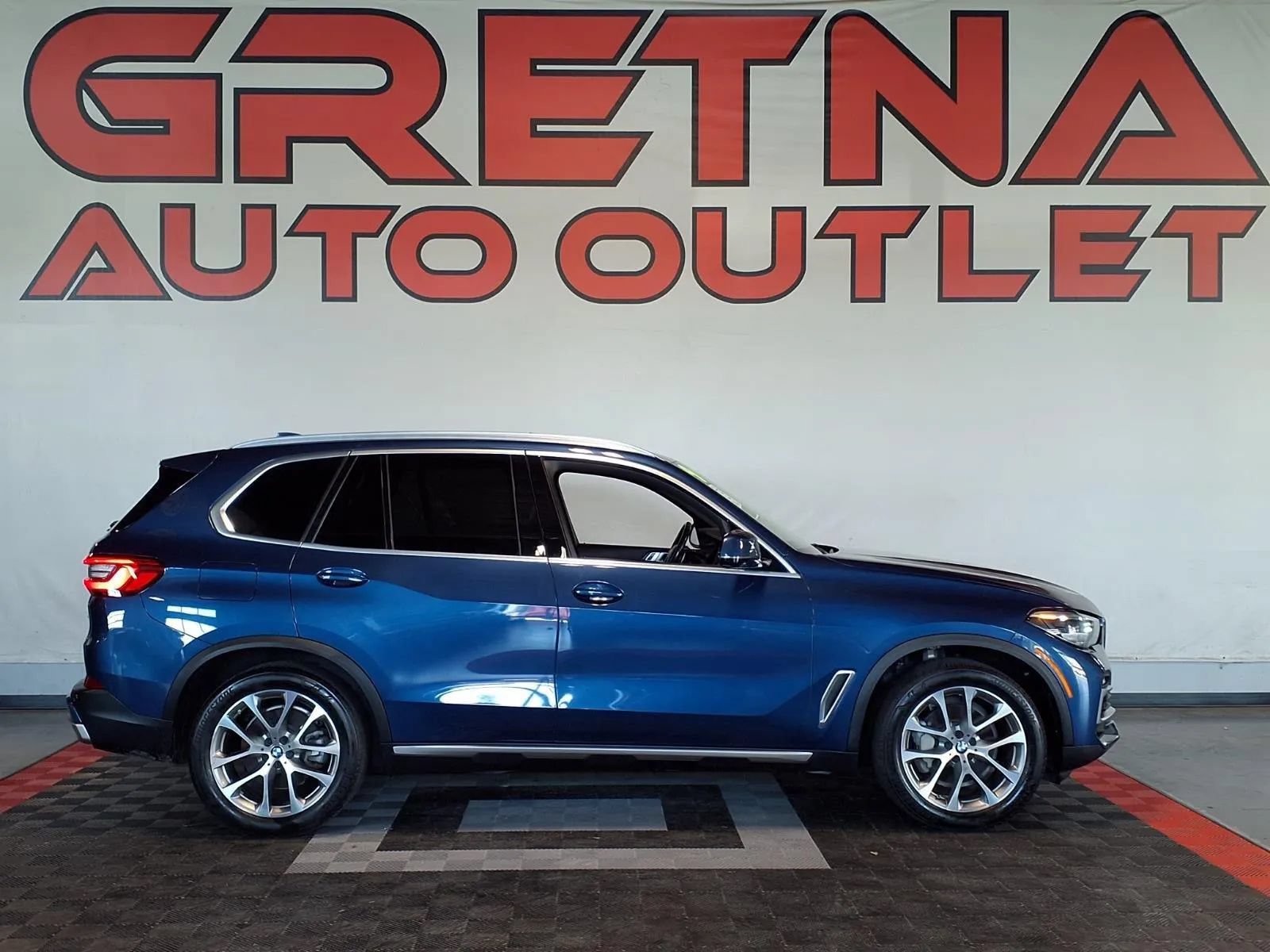 Used 2019 BMW X5 xDrive40i w/ Premium Package 2