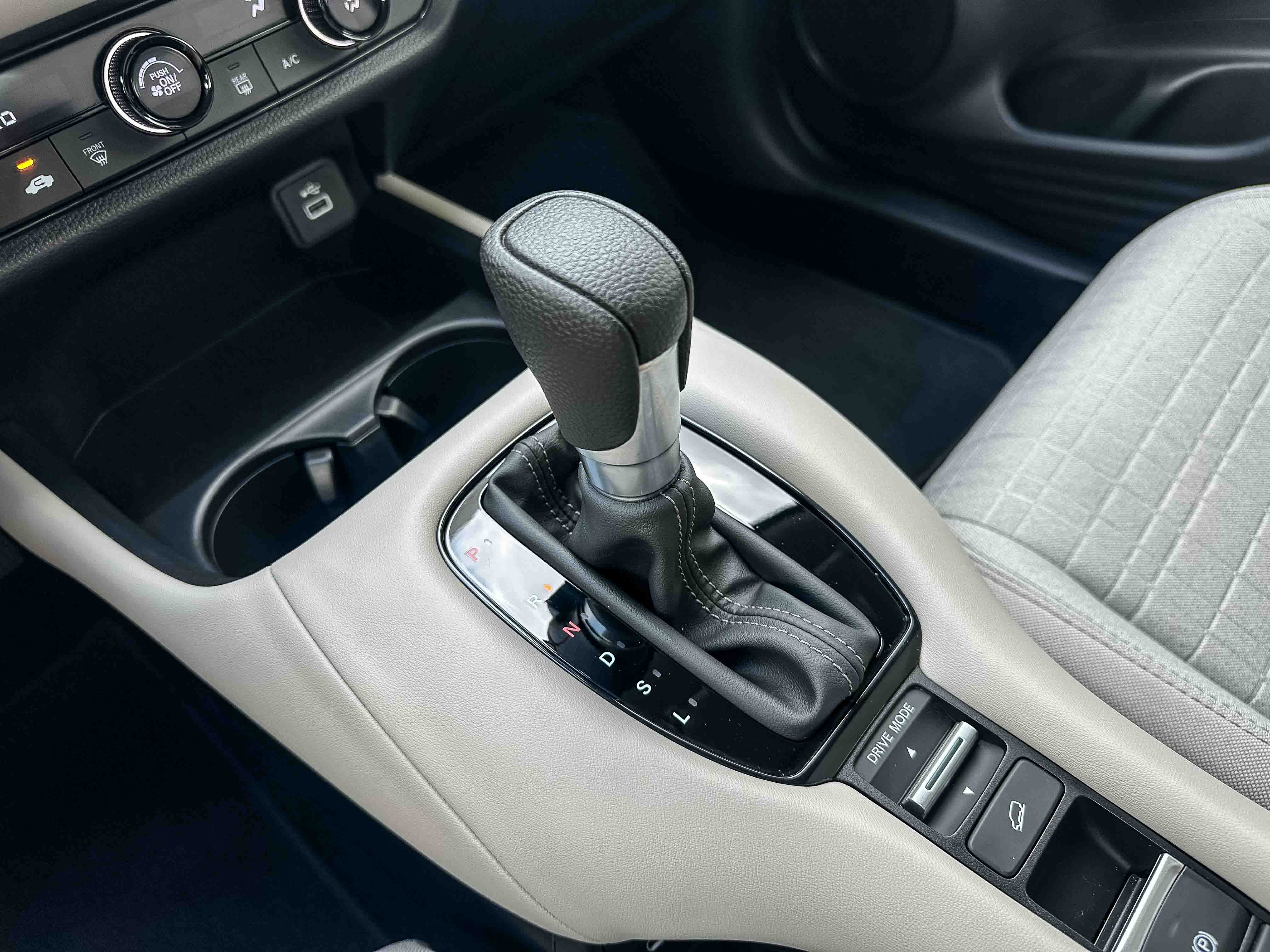 Certified 2025 Honda HR-V LX image 34