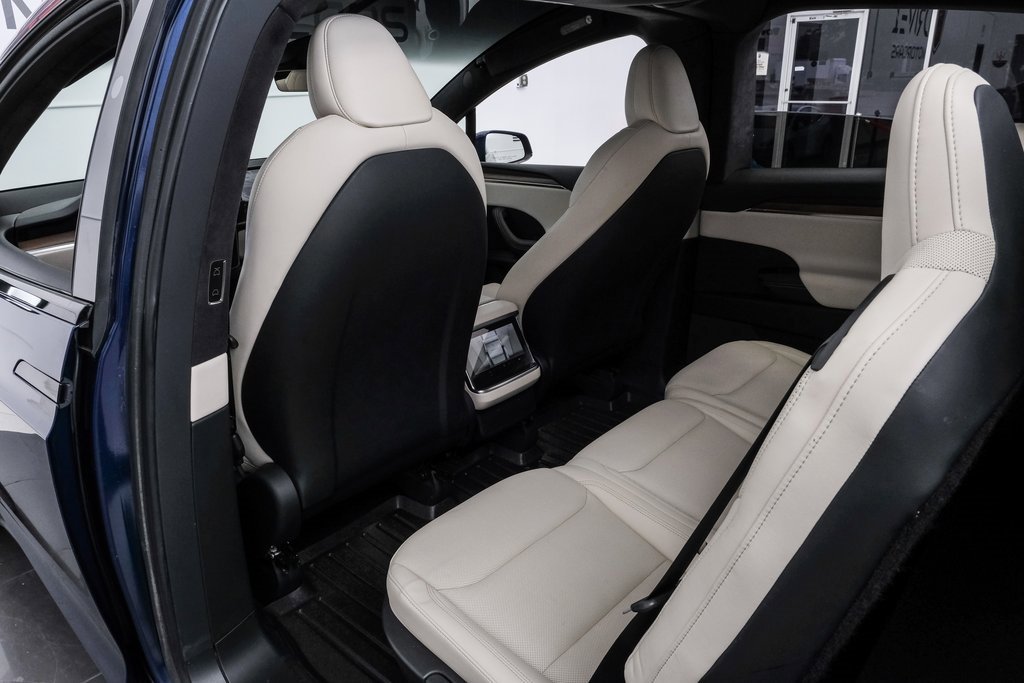 Used 2022 Tesla Model X image 46
