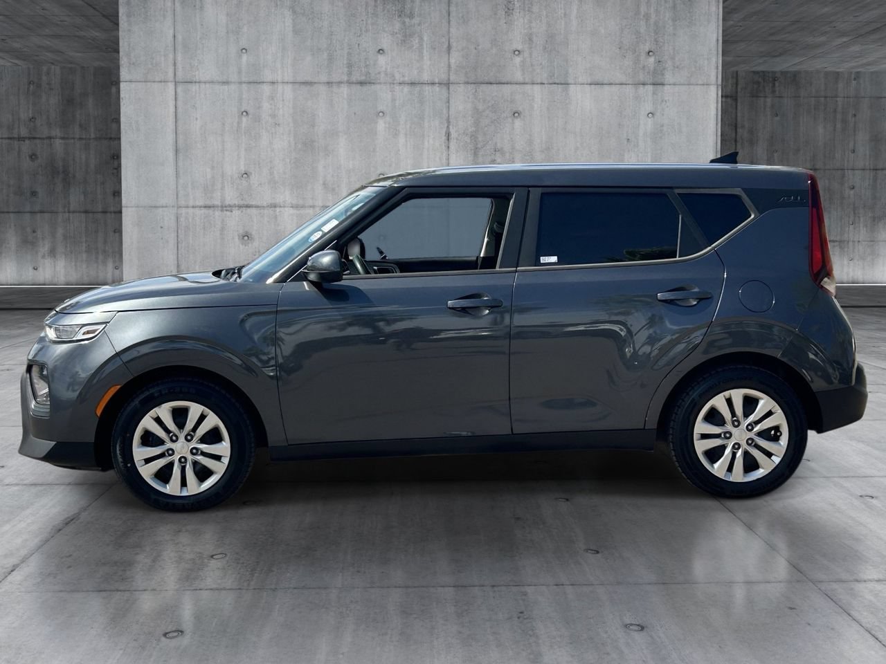 Used 2022 Kia Soul LX FWD image 2