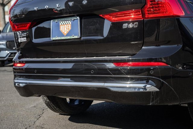 Used 2023 Volvo XC60 B6 Ultimate w/ Protection Package Premier image 9