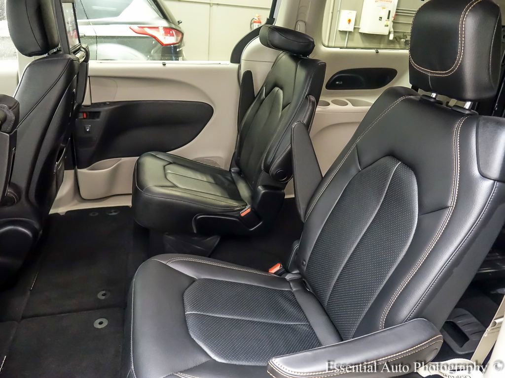 Used 2018 Chrysler Pacifica Touring-L Plus w/ Advanced Safetytec Group FWD image 12