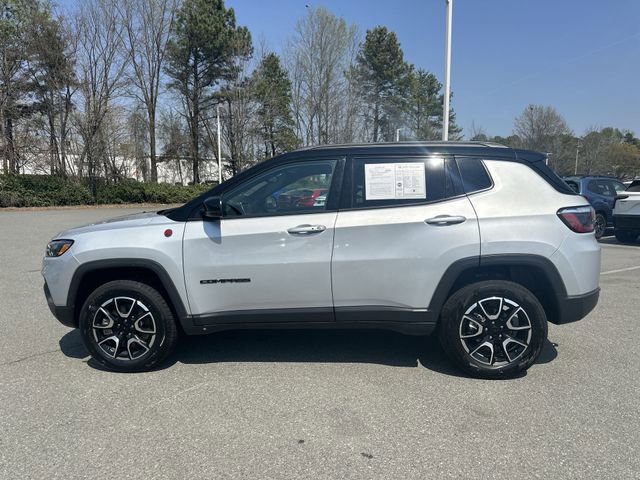 Used 2024 Jeep Compass Trailhawk AWD/4WD image 2