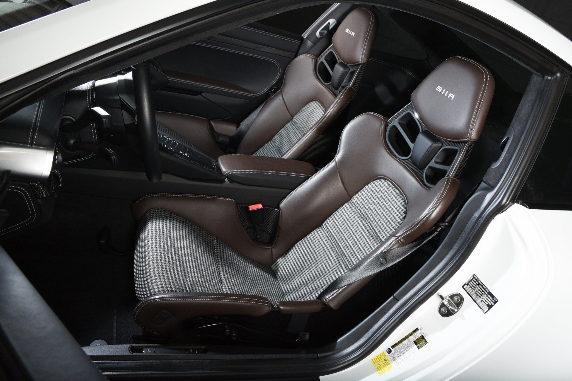 Used 2016 Porsche 911 R RWD image 4