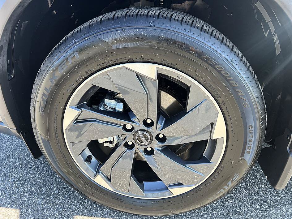 Certified 2025 Nissan Rogue SV FWD image 9