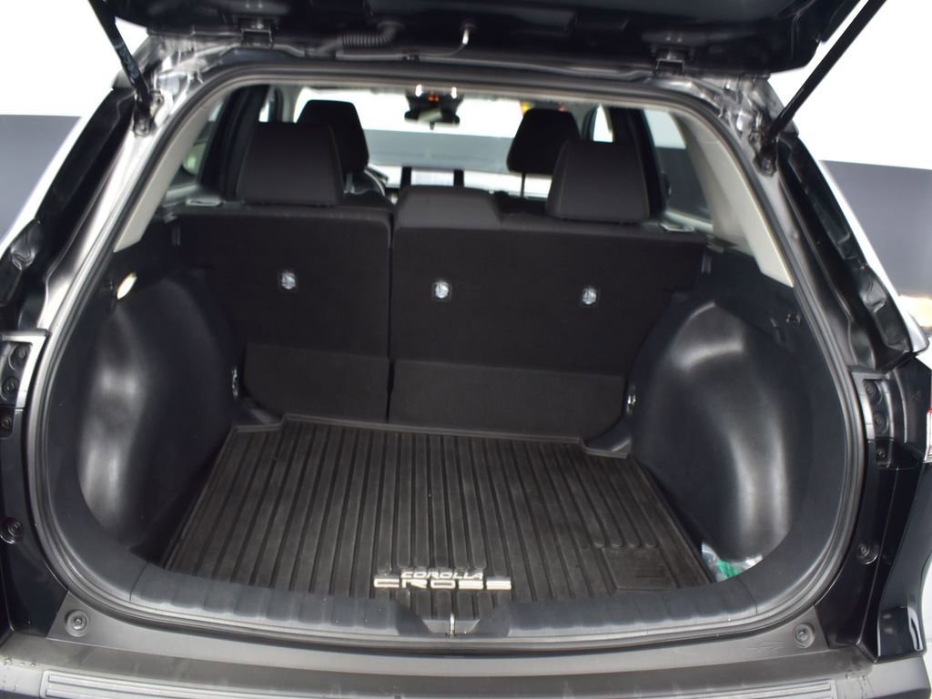 Used 2024 Toyota Corolla Cross LE image 9