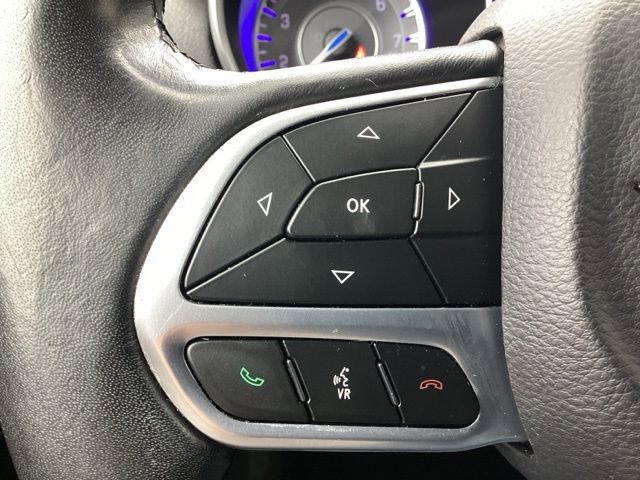 Used 2019 Chrysler 300 Touring w/ Sport Appearance Package image 13