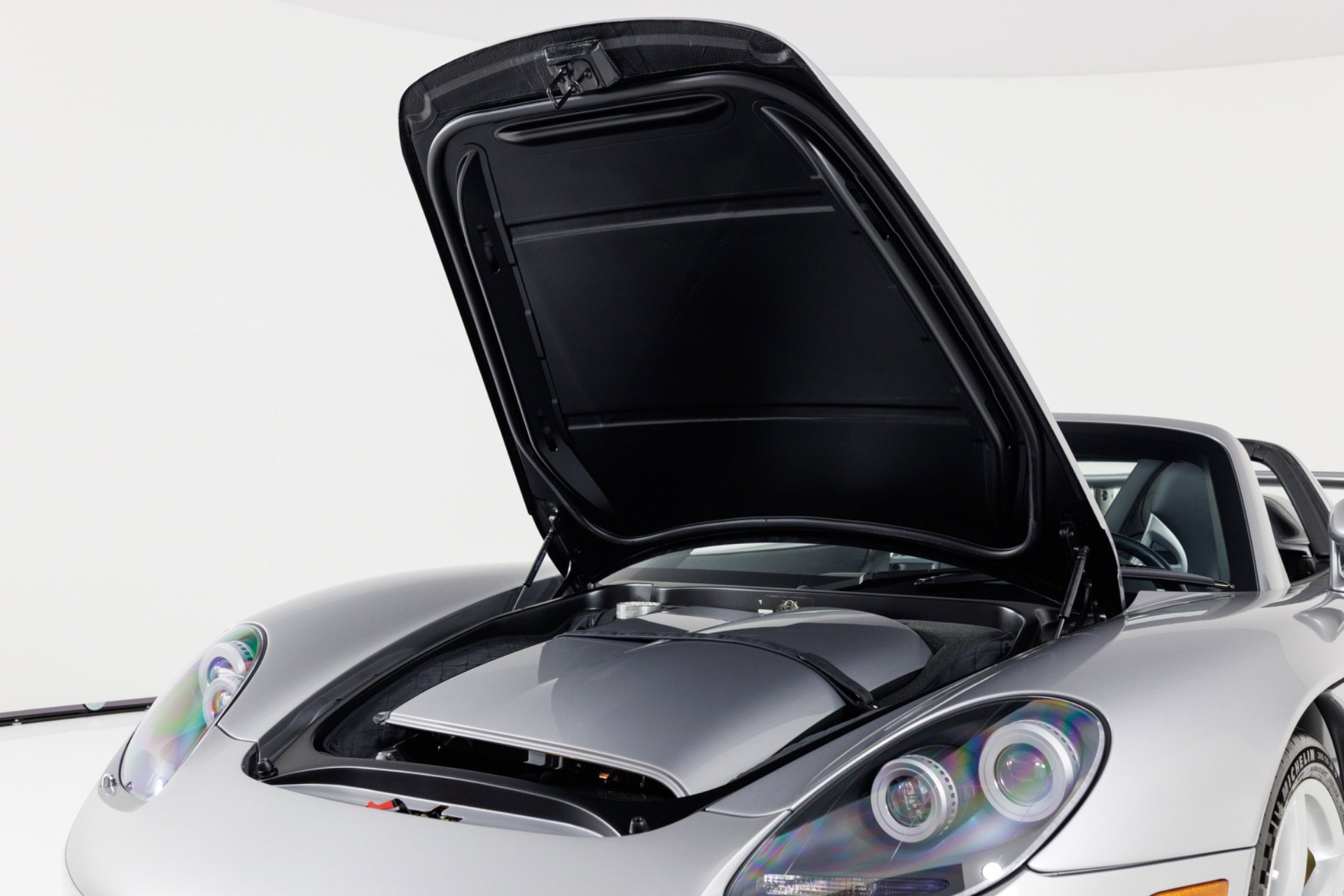 Used 2004 Porsche Carrera GT RWD image 48