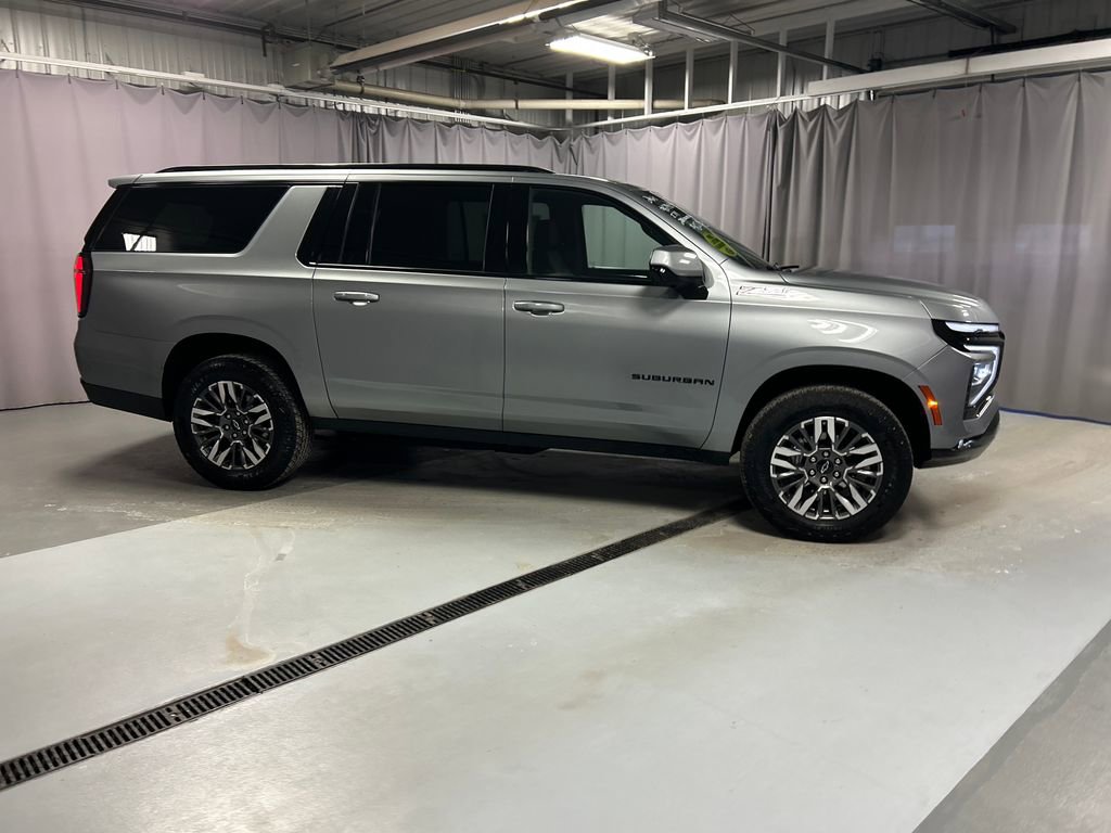 Used 2025 Chevrolet Suburban Z71 image 8