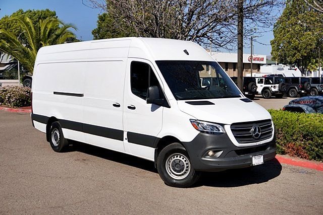 Used 2024 Mercedes-Benz Sprinter 2500 image 3