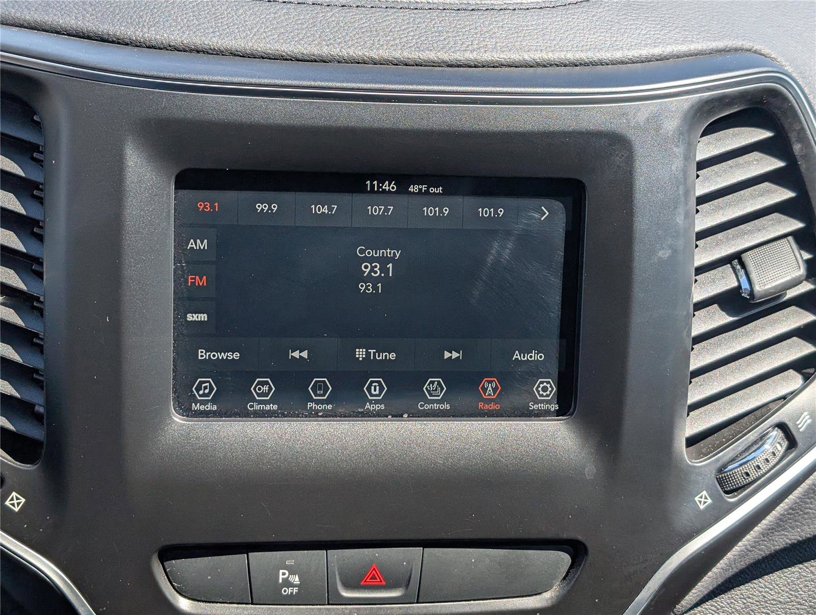 Used 2020 Jeep Cherokee Latitude Plus w/ Cold Weather Group AWD/4WD image 28