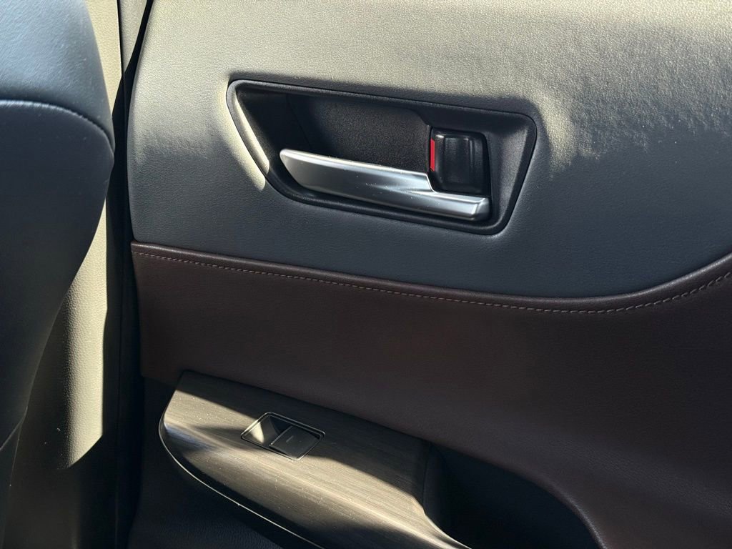 Used 2021 Toyota Venza XLE image 47