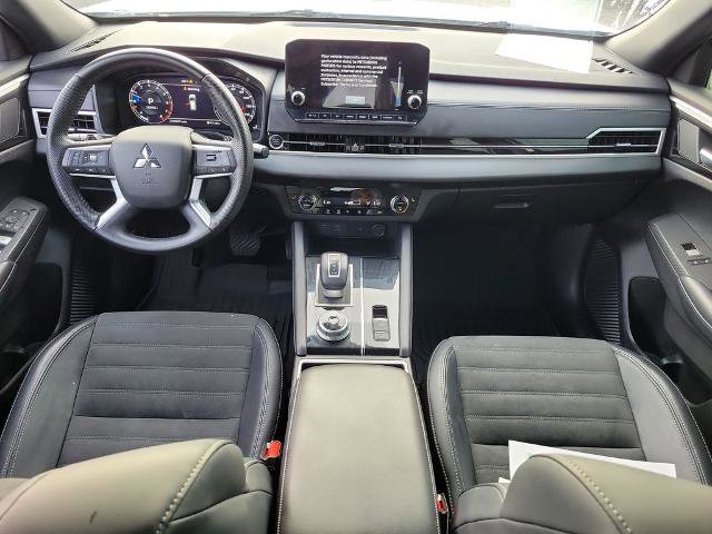 Used 2024 Mitsubishi Outlander SE Black Edition image 16