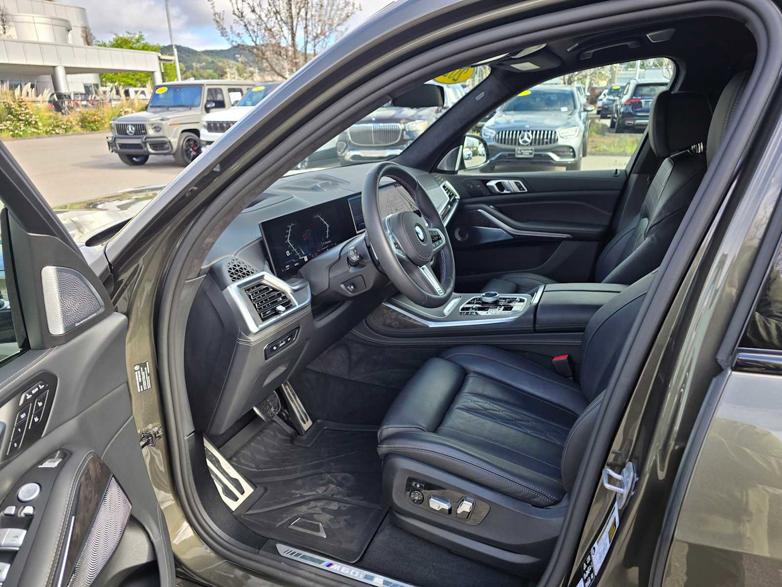 Used 2025 BMW X7 M60i w/ Executive Package image 22