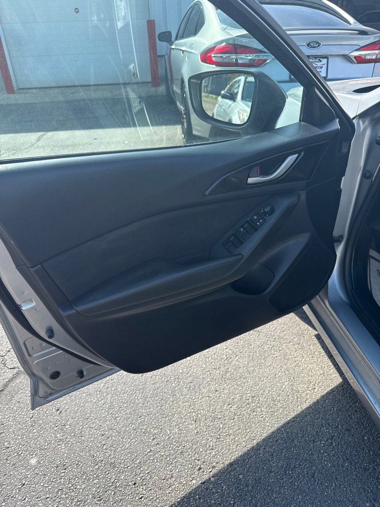 Used 2016 MAZDA MAZDA3 i Sport FWD image 7