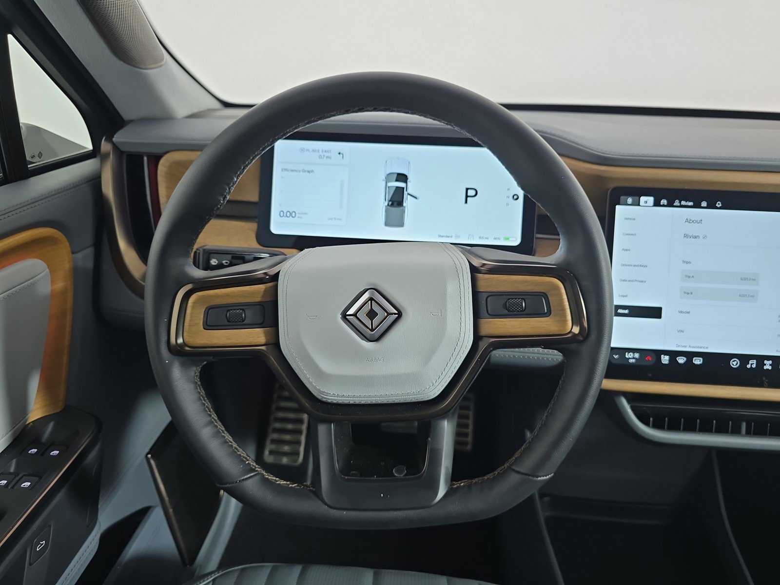 Used 2025 Rivian R1T Premium AWD/4WD image 26