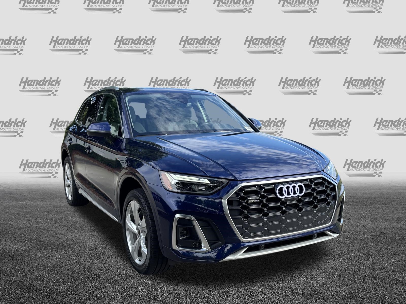 Used 2025 Audi Q5 2.0T Premium Plus w/ Premium Plus Package AWD/4WD image 2