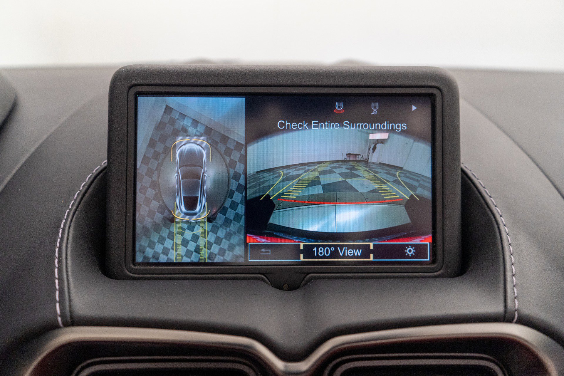 Used 2022 Aston Martin V8 Vantage Roadster image 17