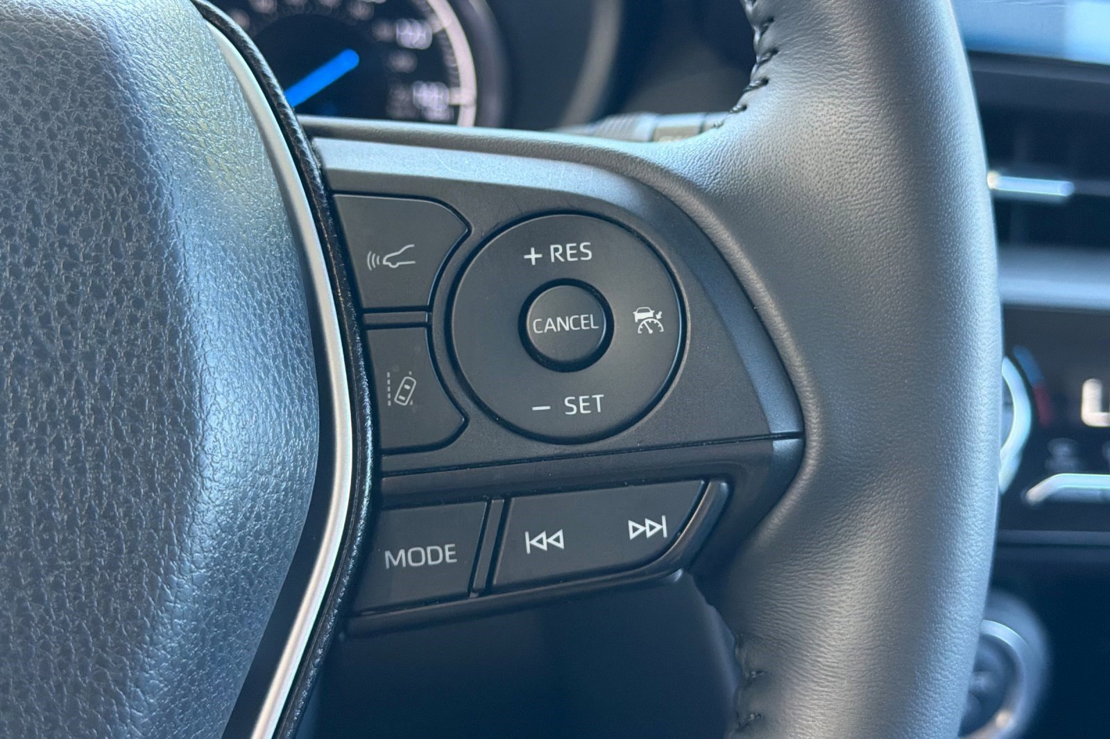 Used 2023 Toyota Venza LE AWD/4WD image 30