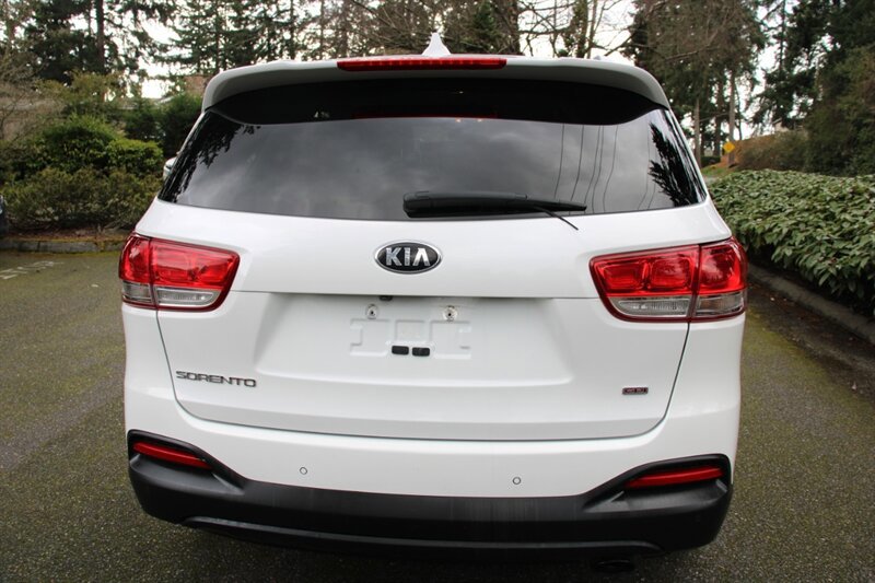 Used 2017 Kia Sorento LX w/ LX Convenience Package image 12