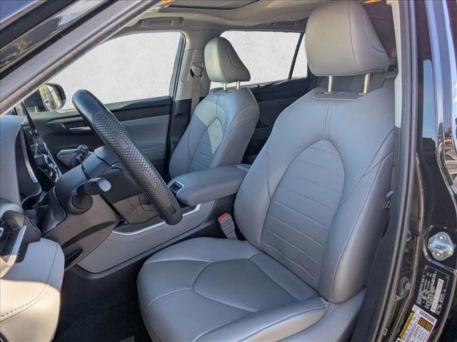 Used 2023 Toyota Highlander XLE image 16