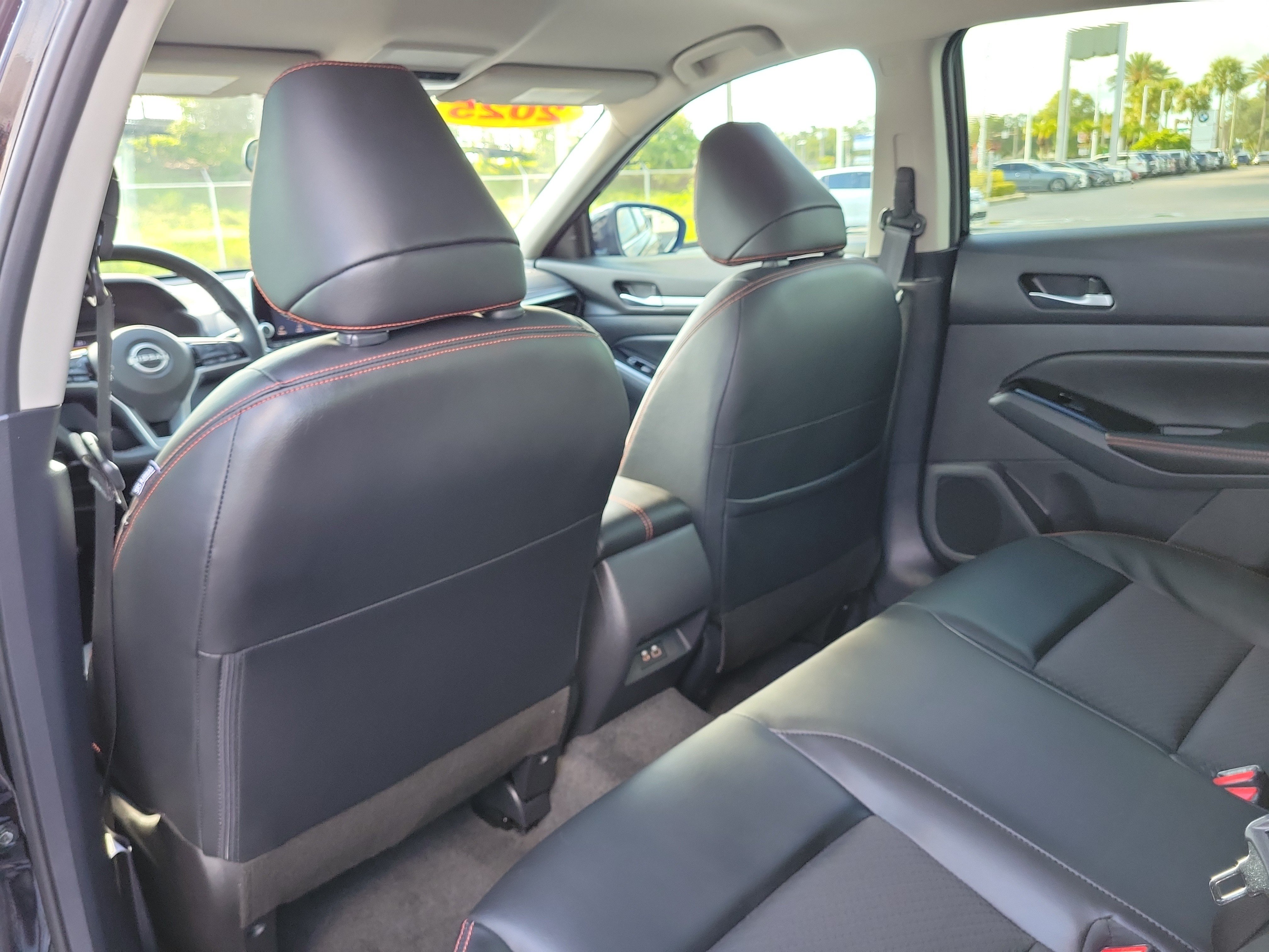 Used 2025 Nissan Altima 2.5 SR FWD image 11