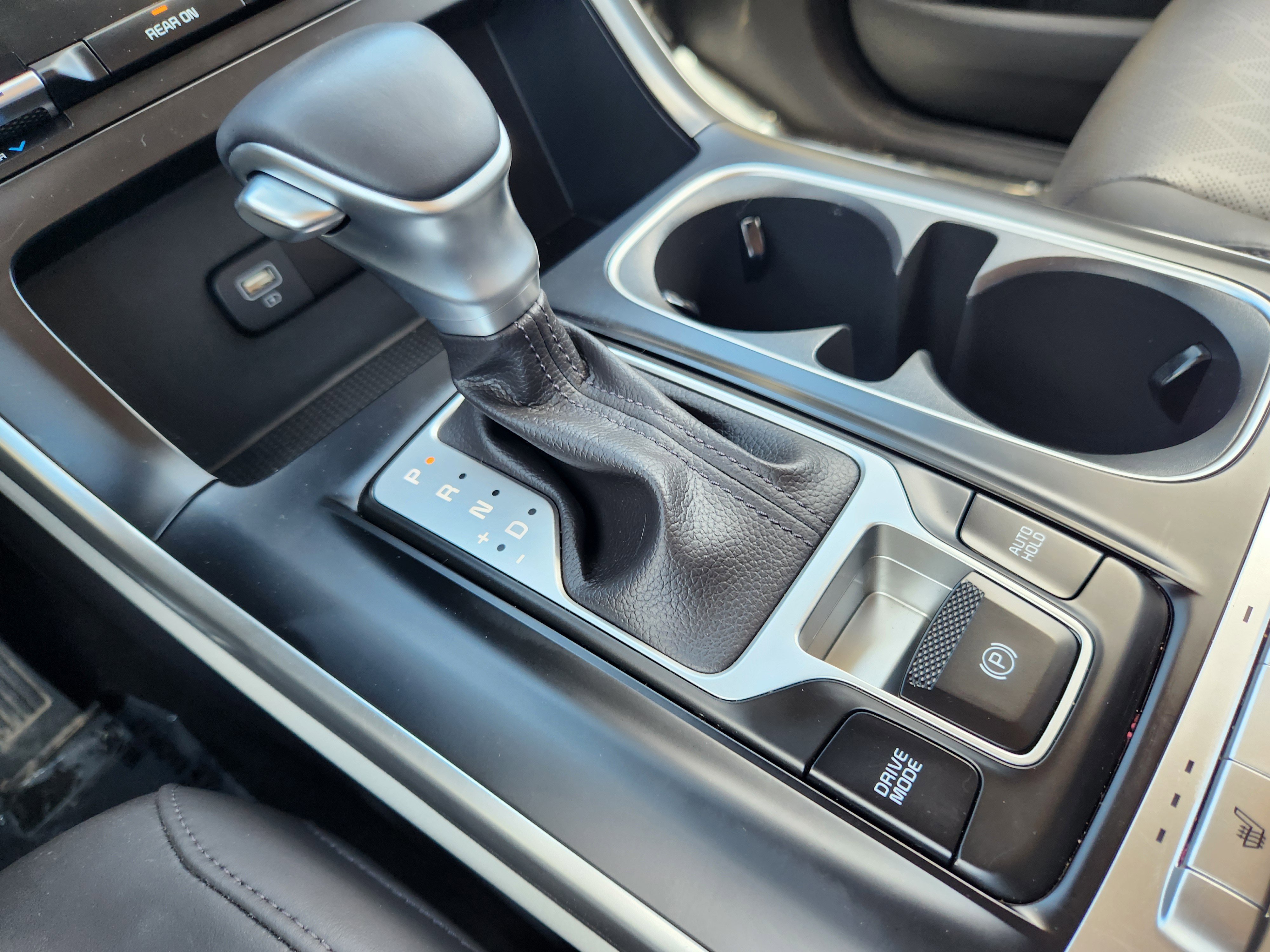 Used 2024 Kia Carnival LX image 10