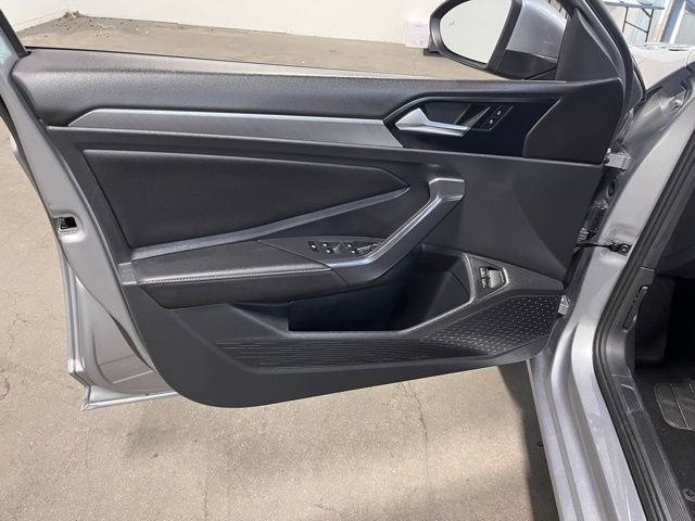 Used 2024 Volkswagen Jetta SE image 24