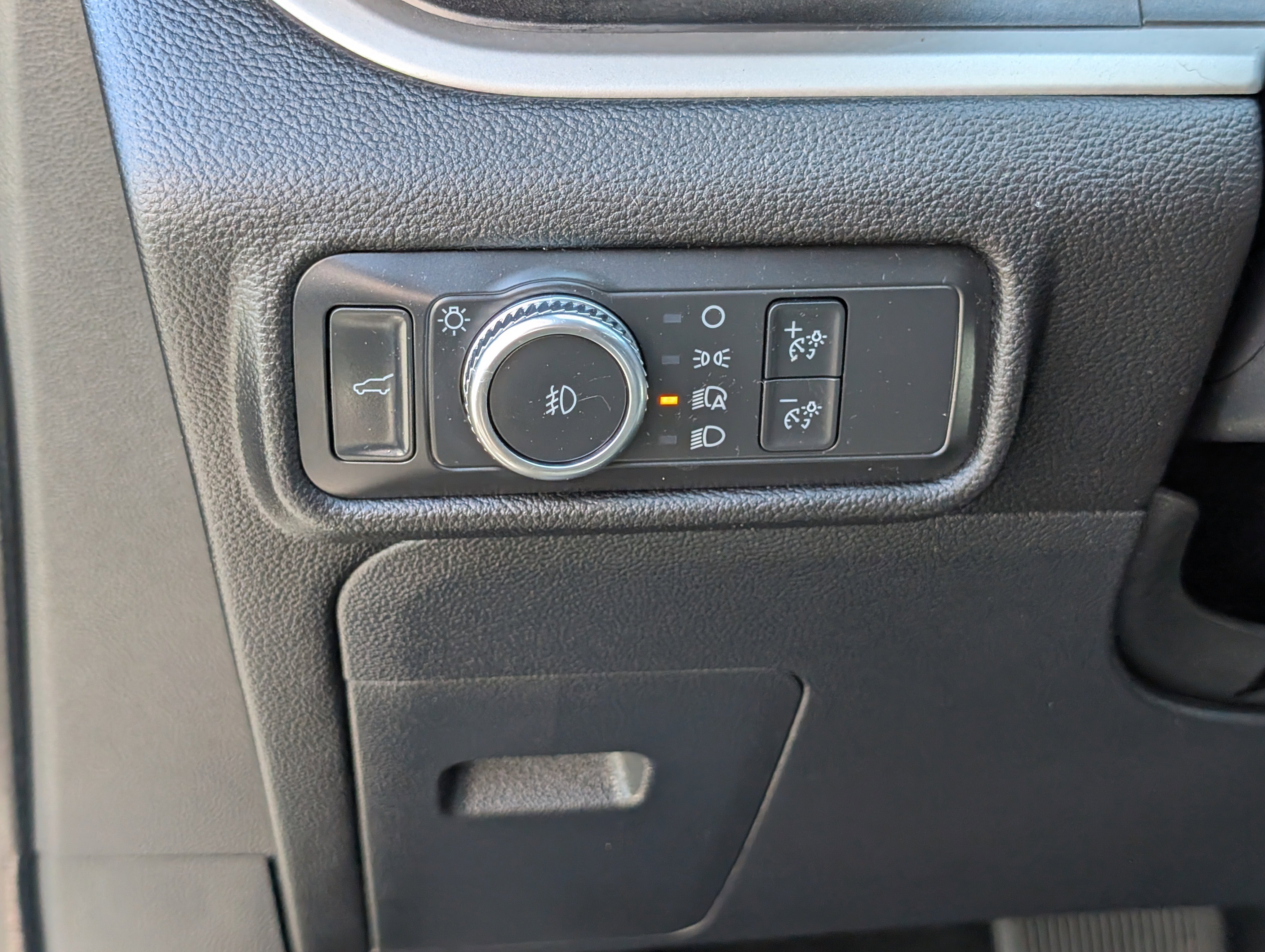 Used 2021 Ford Explorer XLT w/ Equipment Group 202A AWD/4WD image 23