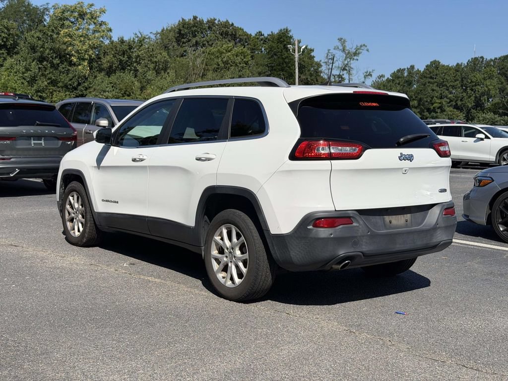 Used 2017 Jeep Cherokee Latitude w/ Comfort/Convenience Group FWD image 3