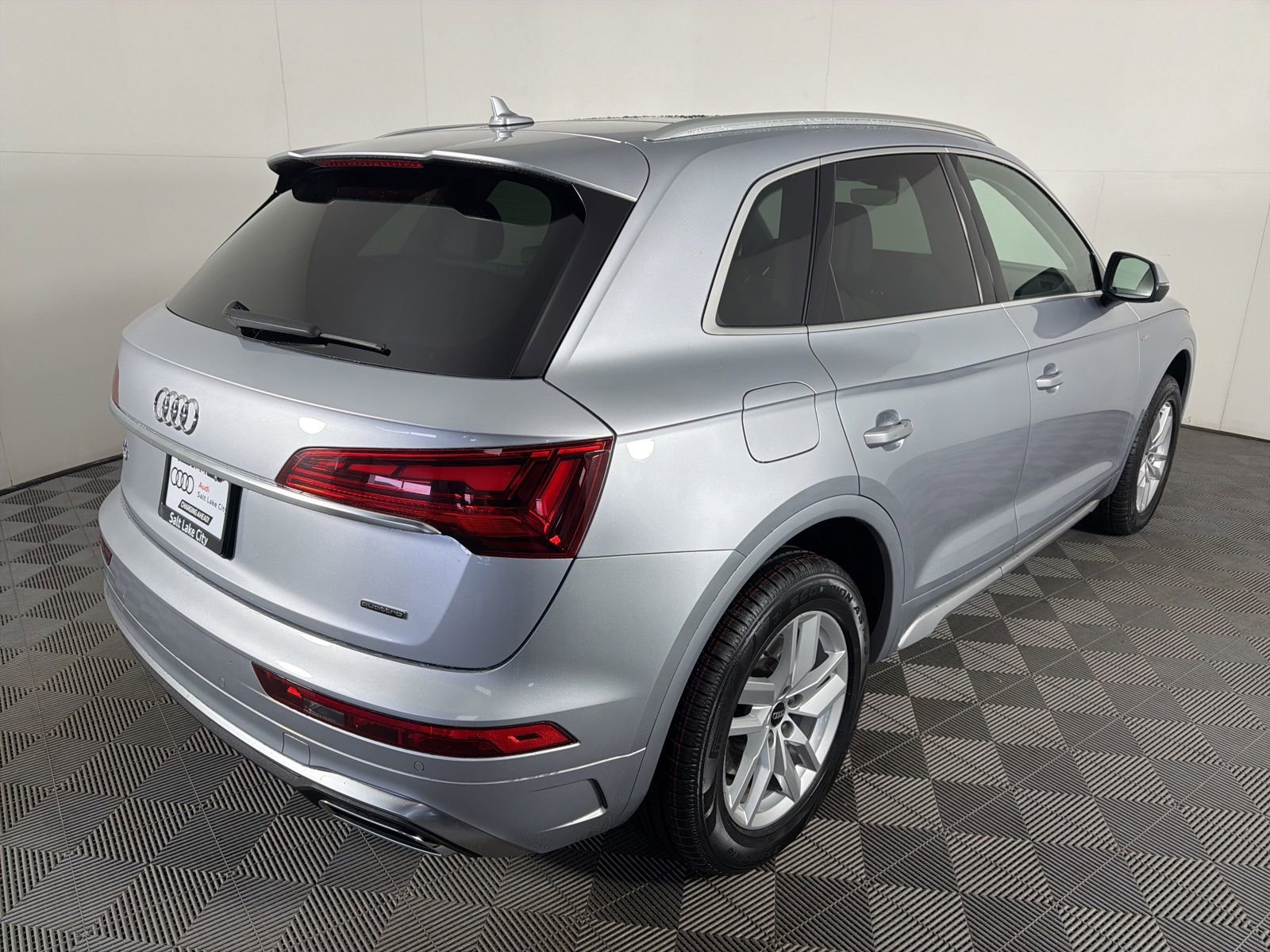 Used 2023 Audi Q5 2.0T Premium w/ Convenience Package image 6