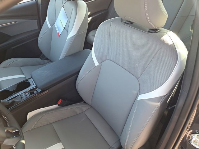 Used 2026 Toyota Camry SE image 5