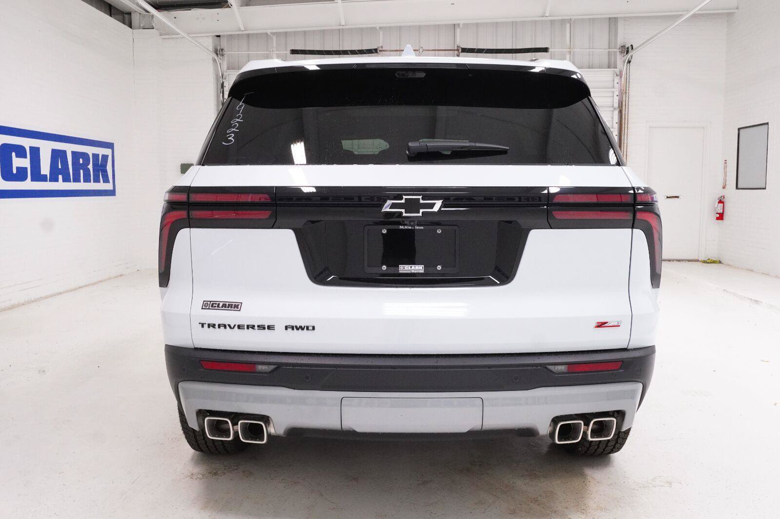 New 2027 Chevrolet Traverse Z71 w/ Enhanced Driving Package AWD/4WD image 37