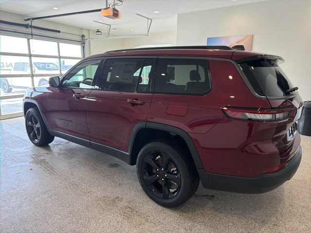 New 2026 Jeep Grand Cherokee L Limited w/ Limited Altitude Package AWD/4WD image 4