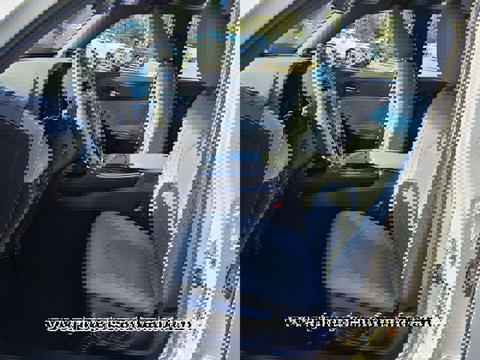 Used 2020 Toyota Avalon Limited image 3