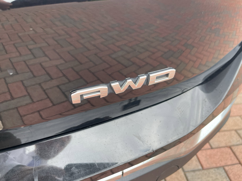 Used 2022 GMC Terrain SLT image 13