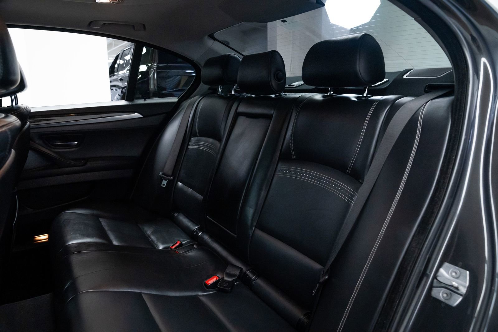 Used 2015 BMW 550i xDrive Sedan image 21