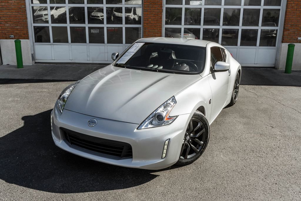 Used 2017 Nissan 370Z Coupe RWD image 2