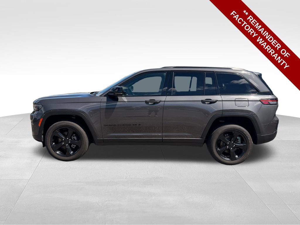 Used 2024 Jeep Grand Cherokee Altitude AWD/4WD image 2