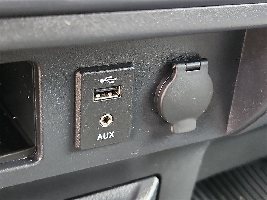 Used 2017 Nissan Titan S image 23