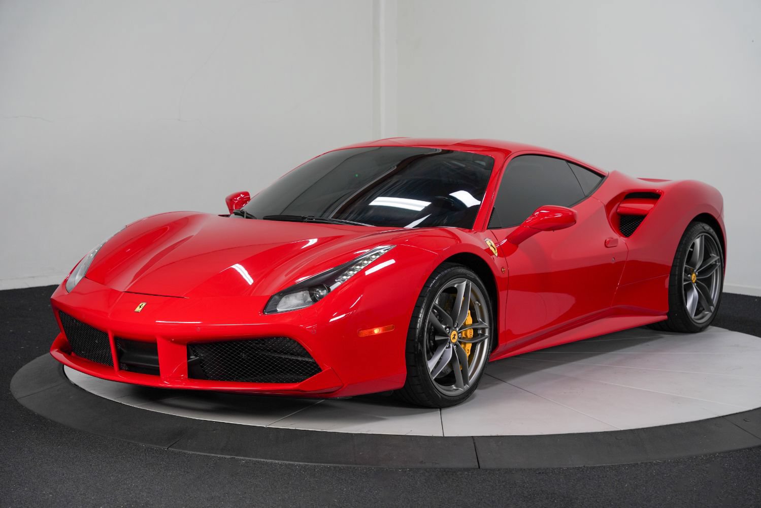 Used 2017 Ferrari 488 GTB RWD image 5
