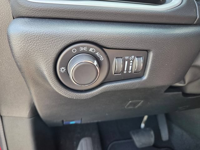 New 2026 Chrysler Voyager LX FWD image 19