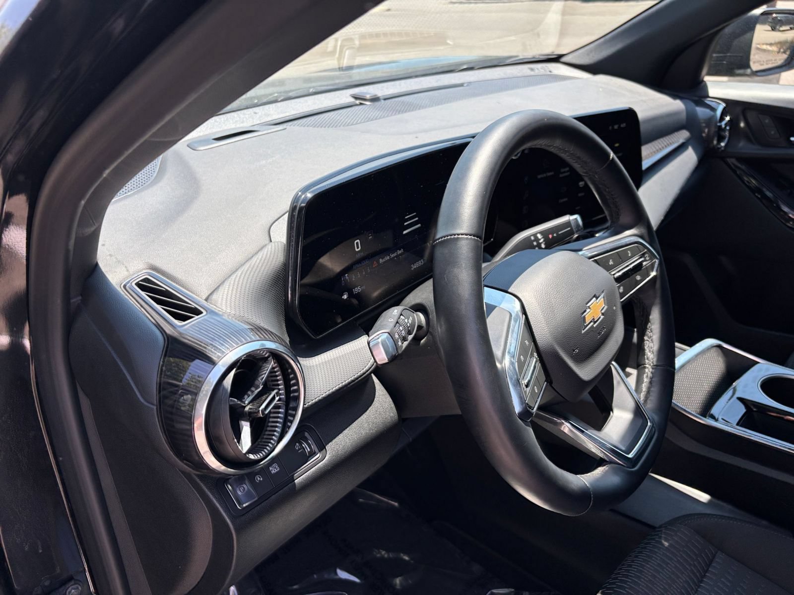 Used 2025 Chevrolet Equinox LT FWD image 35