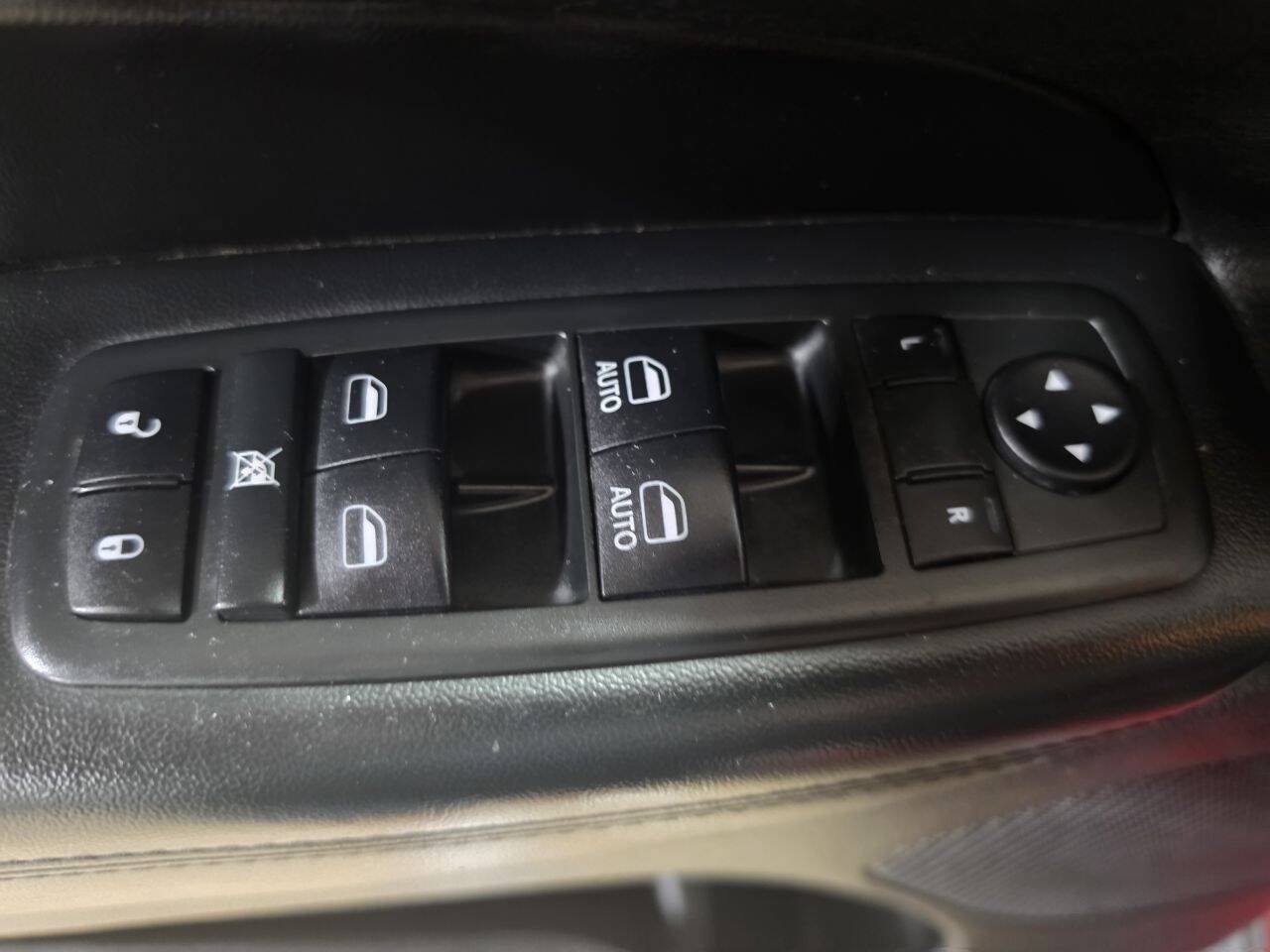 Used 2014 Jeep Grand Cherokee Laredo AWD/4WD image 23