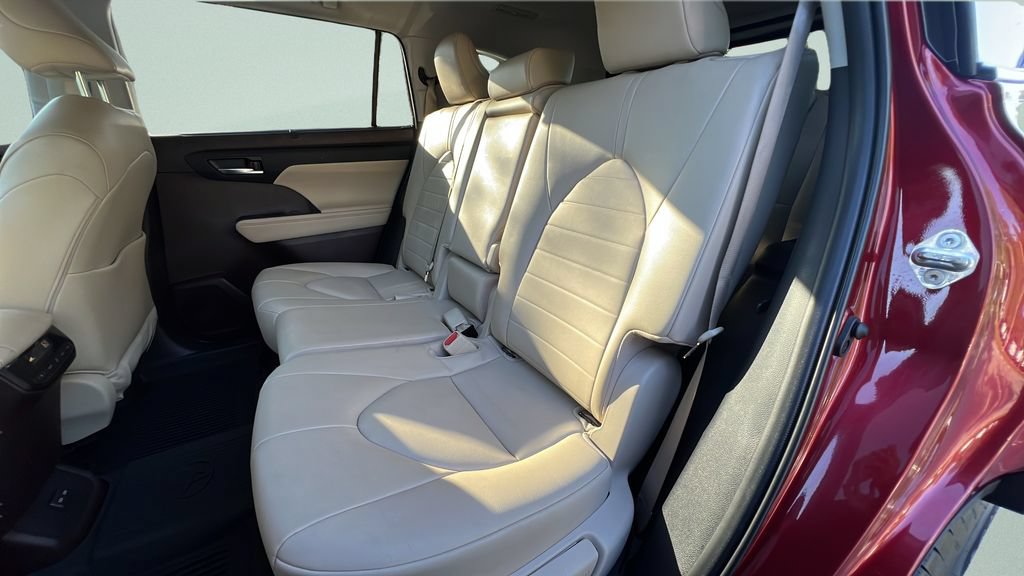 Used 2022 Toyota Highlander XLE FWD image 10