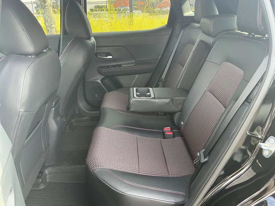 New 2025 Nissan Kicks SR image 24