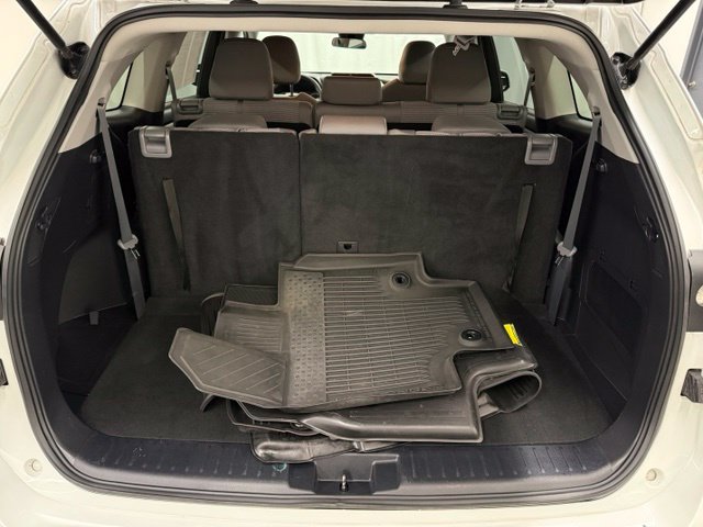 Used 2023 Toyota Highlander L FWD image 6
