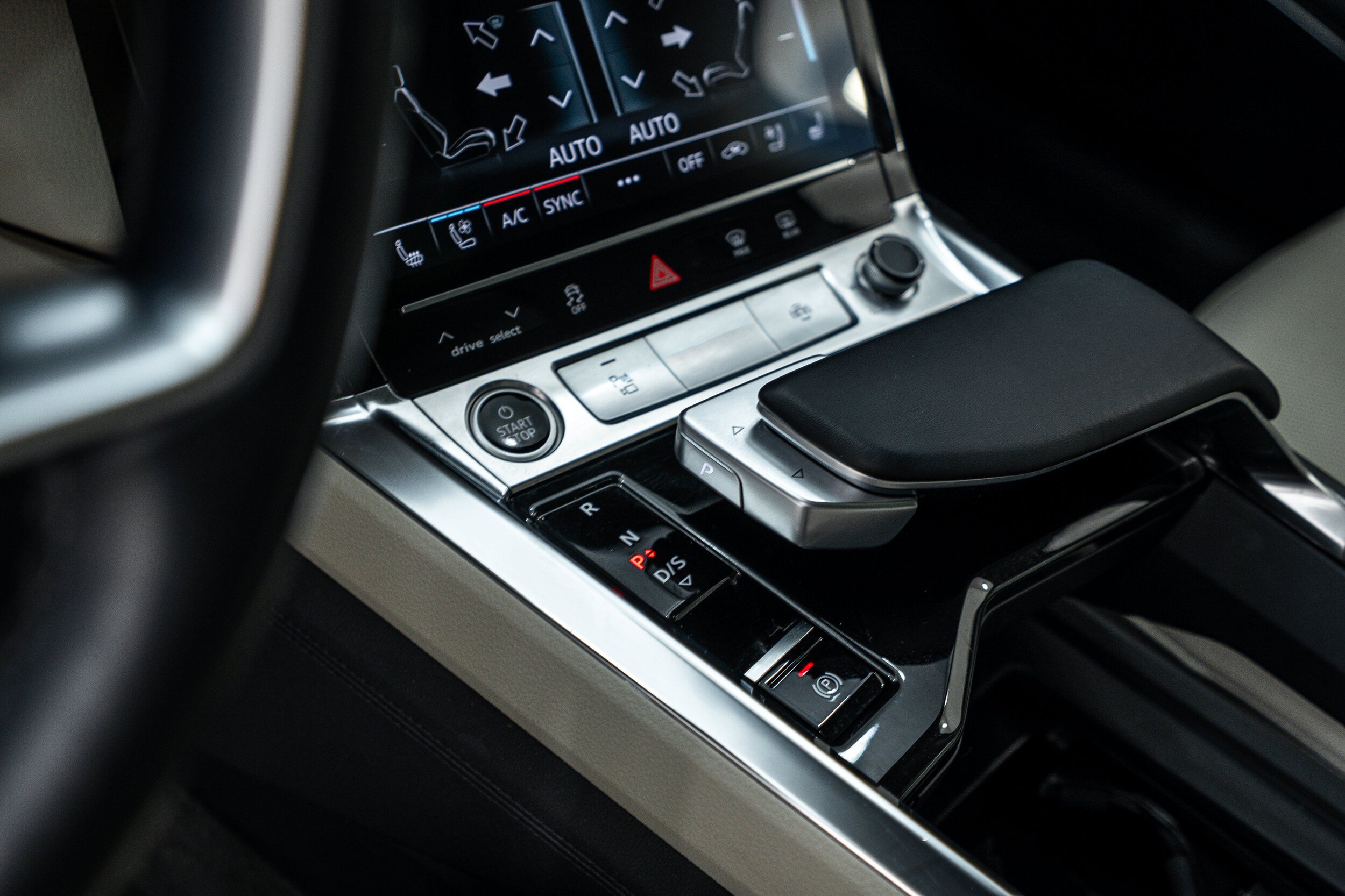 Certified 2024 Audi Q8 e-tron Premium Plus w/ Premium Plus Package AWD/4WD image 10